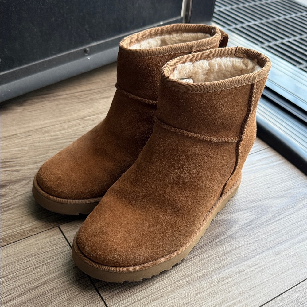 UGG Women’s Classic Femme Mini Wedge Boots, Chestnut, Size 5